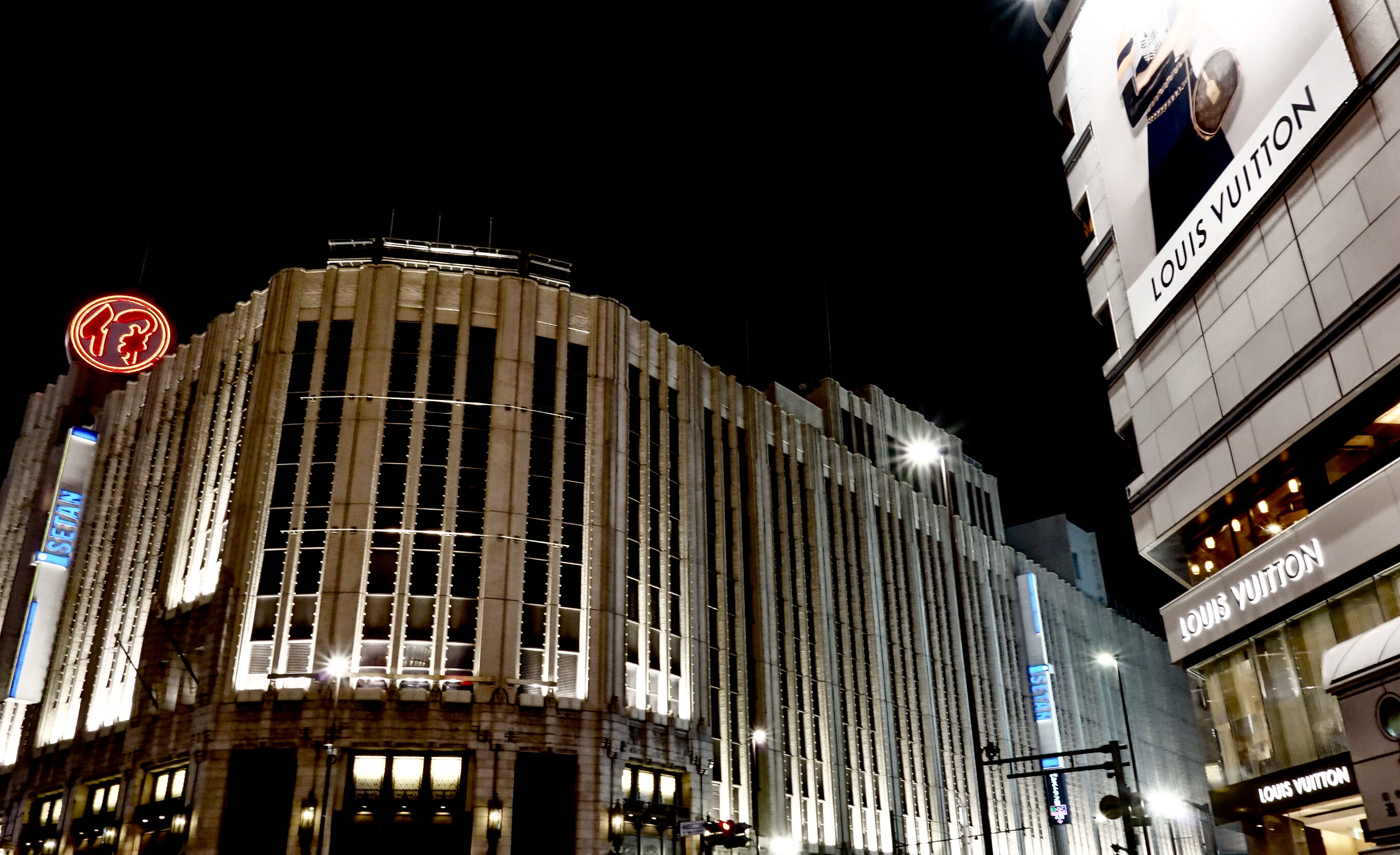 E9F2D707-9D64-48DC-80F7-1B8F8395E4D5